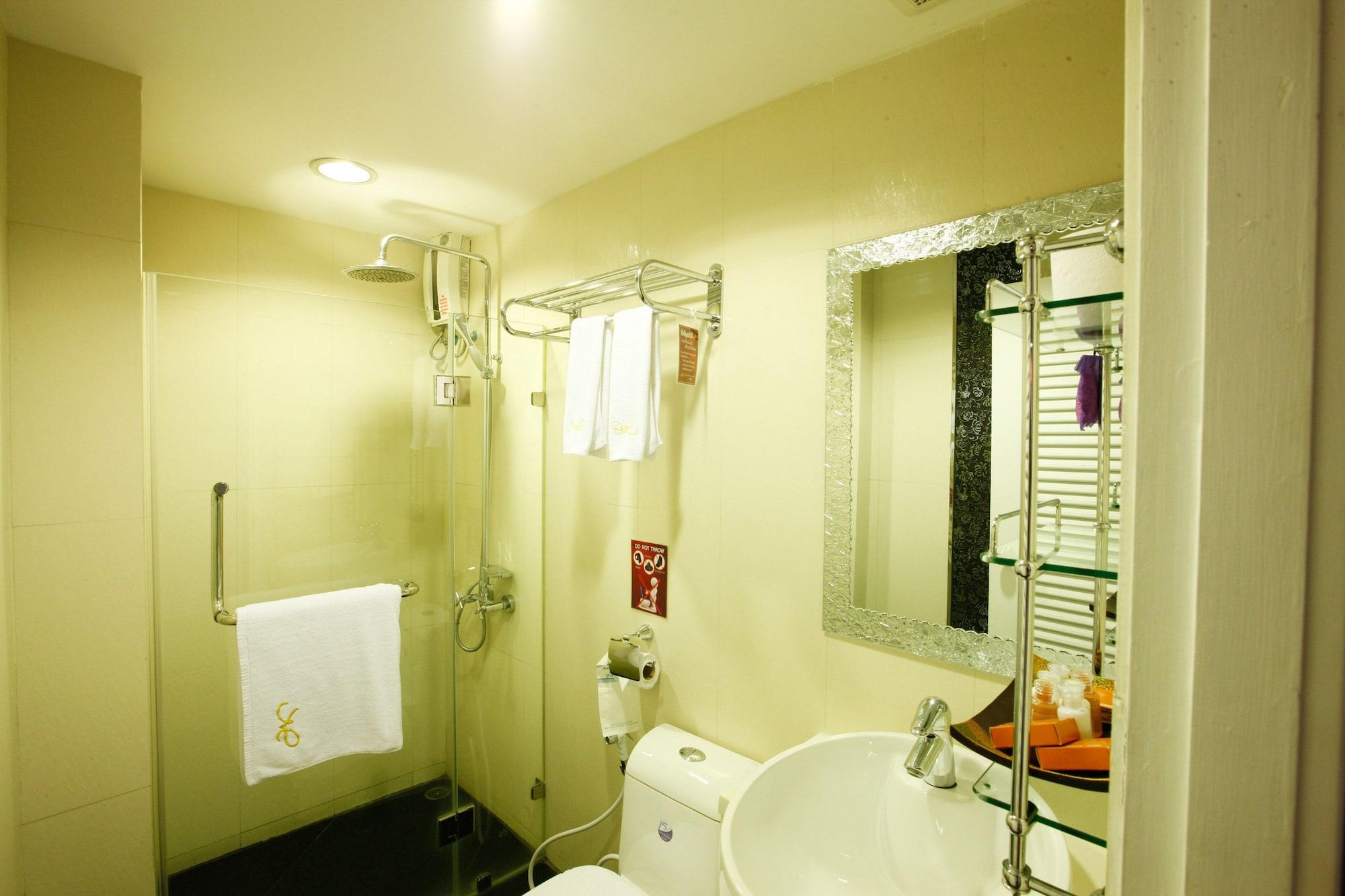 Mirth Sathorn Hotel Bangkok Ngoại thất bức ảnh