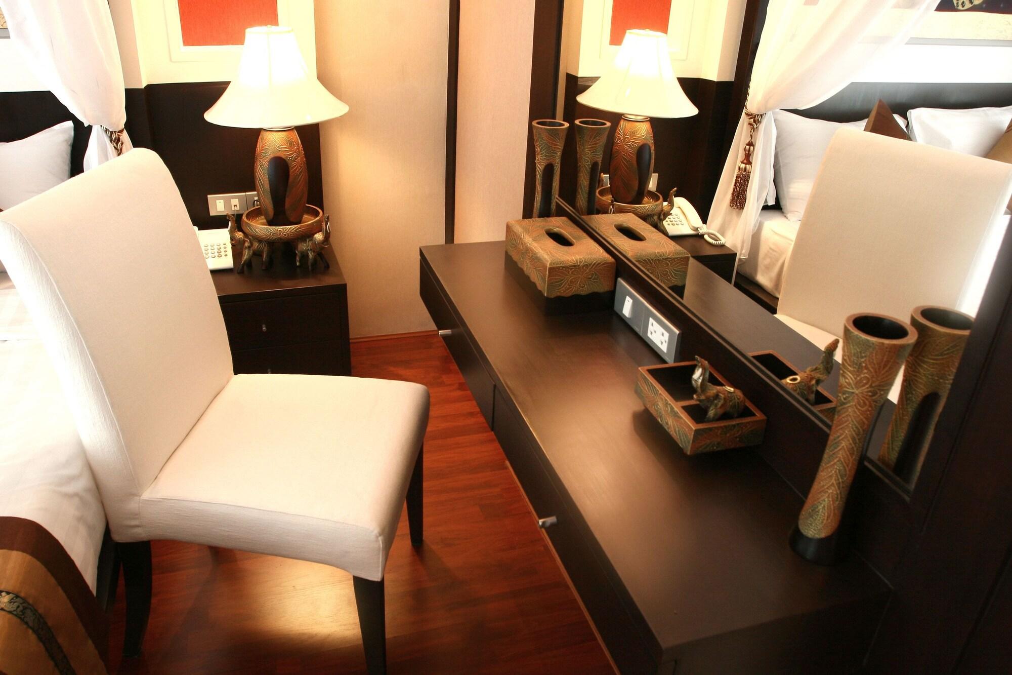 Mirth Sathorn Hotel Bangkok Ngoại thất bức ảnh