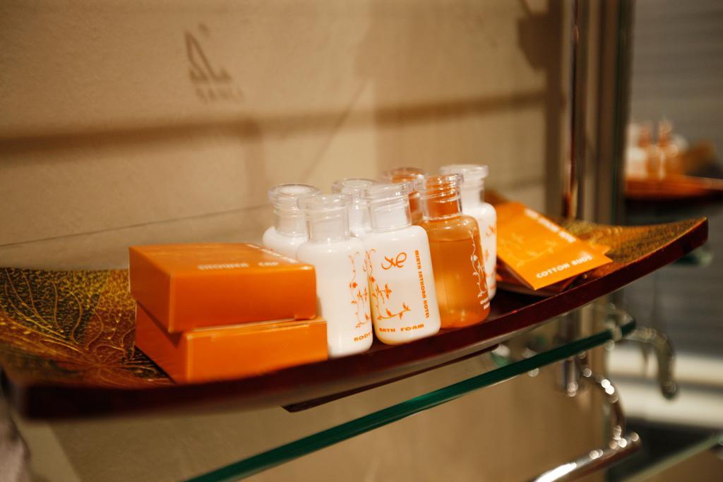 Mirth Sathorn Hotel Bangkok Ngoại thất bức ảnh