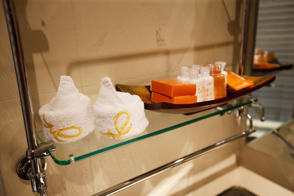 Mirth Sathorn Hotel Bangkok Ngoại thất bức ảnh