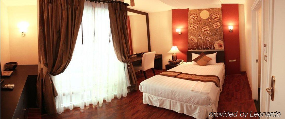 Mirth Sathorn Hotel Bangkok Ngoại thất bức ảnh